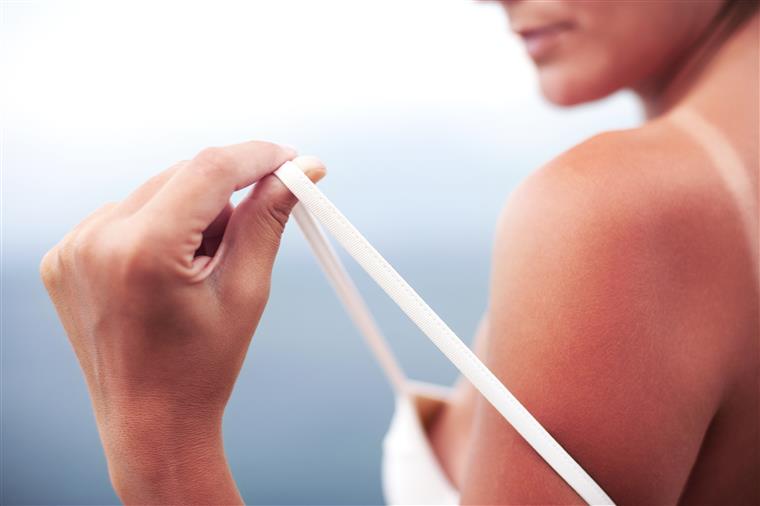 Utiliza bronzeador no verão? Devia pensar duas vezes antes de o fazer