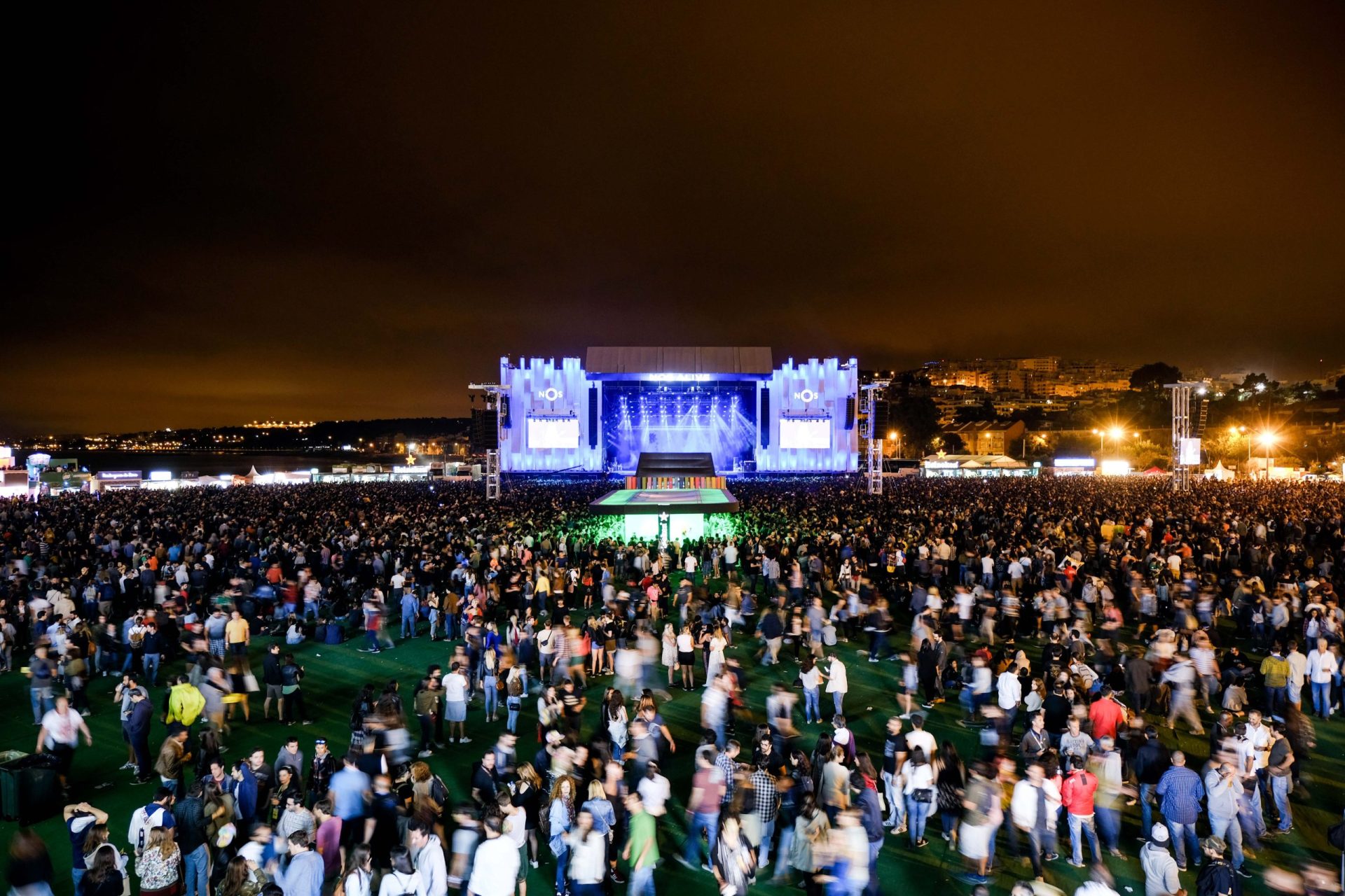 E quando as águas rebentam em pleno festival? Aconteceu no NOS Alive