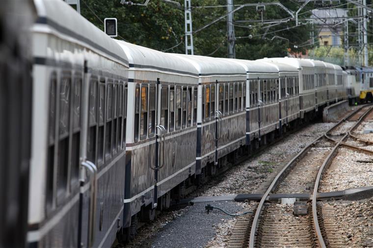 Incêndio em Grândola obriga ao corte da linha ferroviária do Sul.