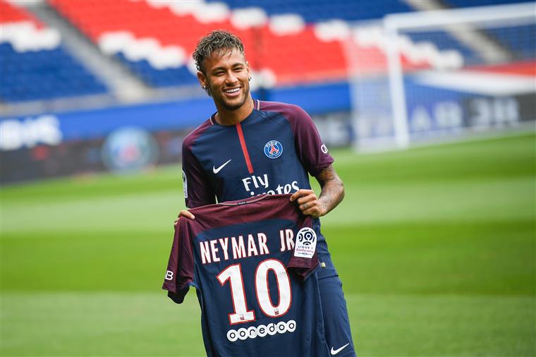 Neymar já pode jogar pelo PSG