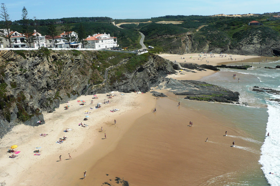 Jovem cai de falésia na Zambujeira do Mar