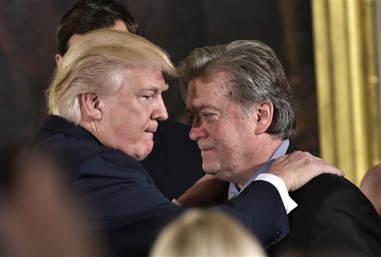 Trump afasta Steve Bannon do cargo de estratega da Casa Branca