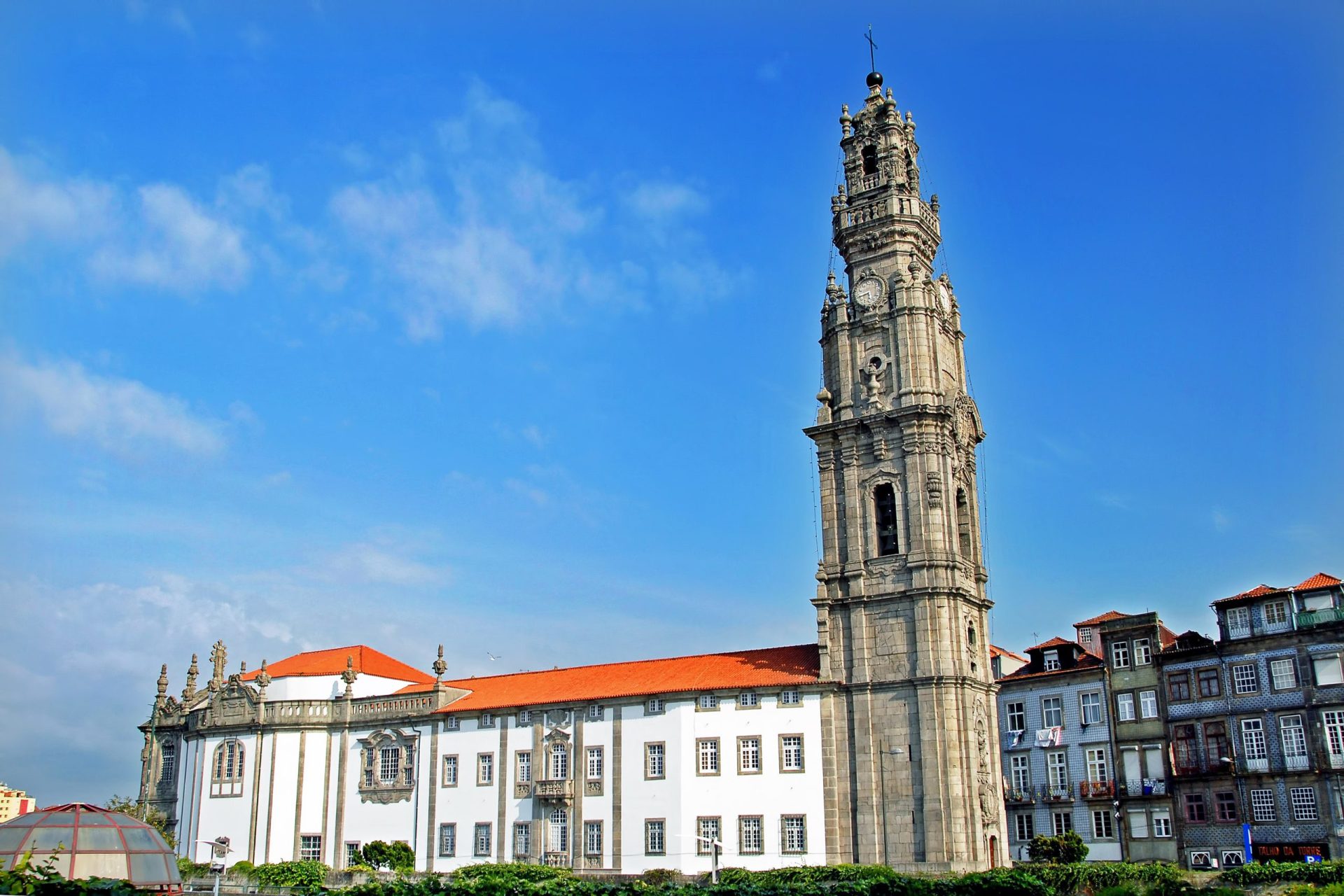 Bombeiros retiram mulher do cimo da Torre dos Clérigos