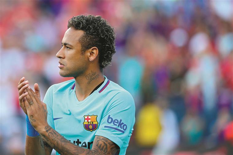 Neymar já não treina no Barcelona