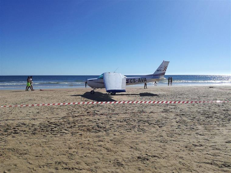 Vídeo mostra aterragem de avioneta que matou duas pessoas na Costa da Caparica