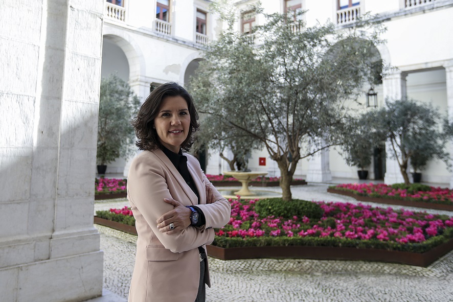 Lisboa: Cristas defende caução para acabar com copos espalhados pelas ruas