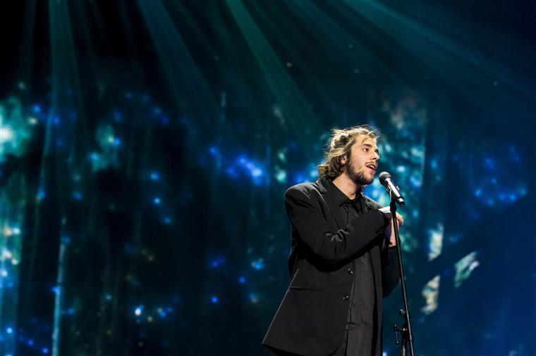 Salvador Sobral não conteve as lágrimas no último concerto | VÍDEO