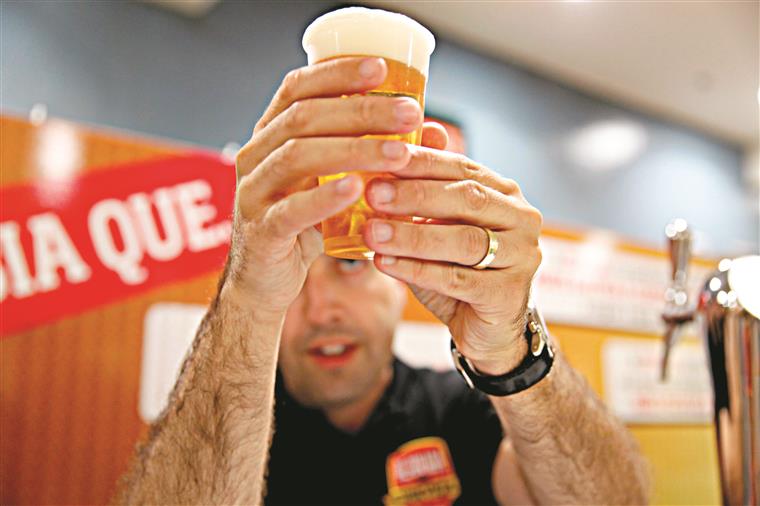 Beber uma cerveja por dia pode ajudar a prevenir doenças cardiovasculares