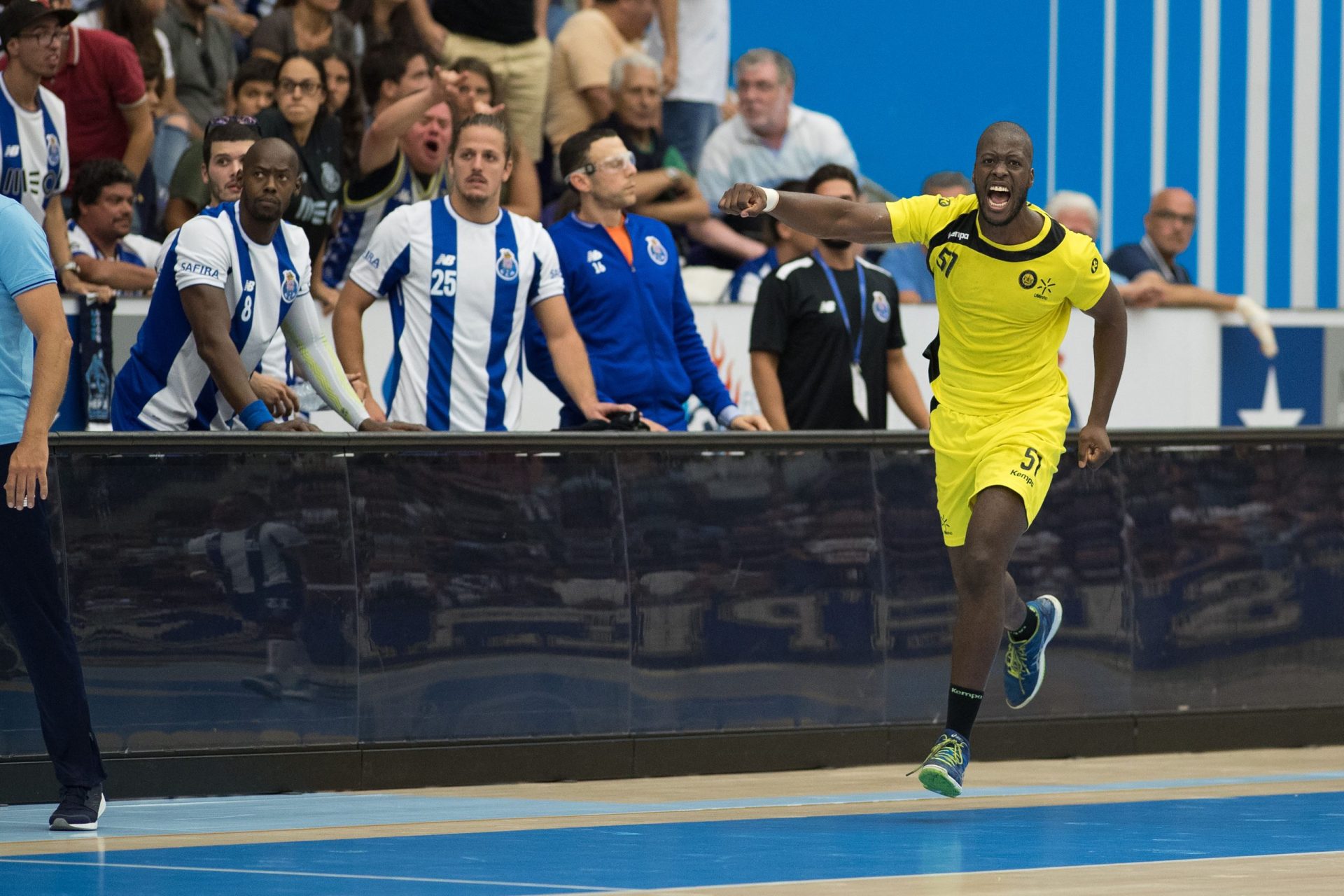 Campeonato Andebol 1: Clássico termina em pé de igualdade