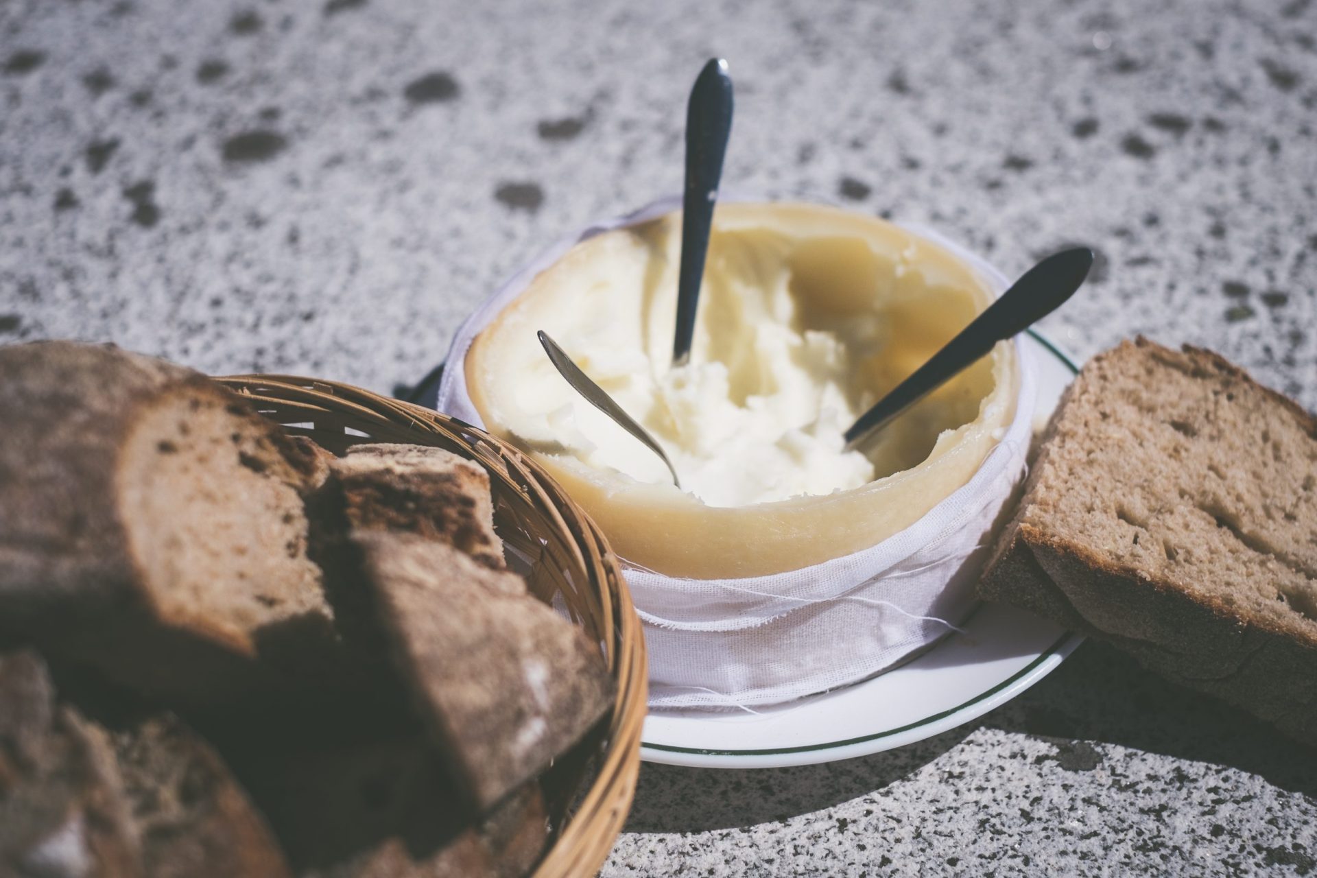 ASAE apreende seis toneladas de queijo com água oxigenada