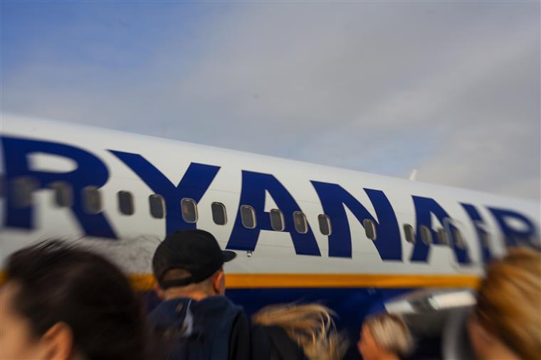 Ryanair cancela mais de 18 mil voos até março