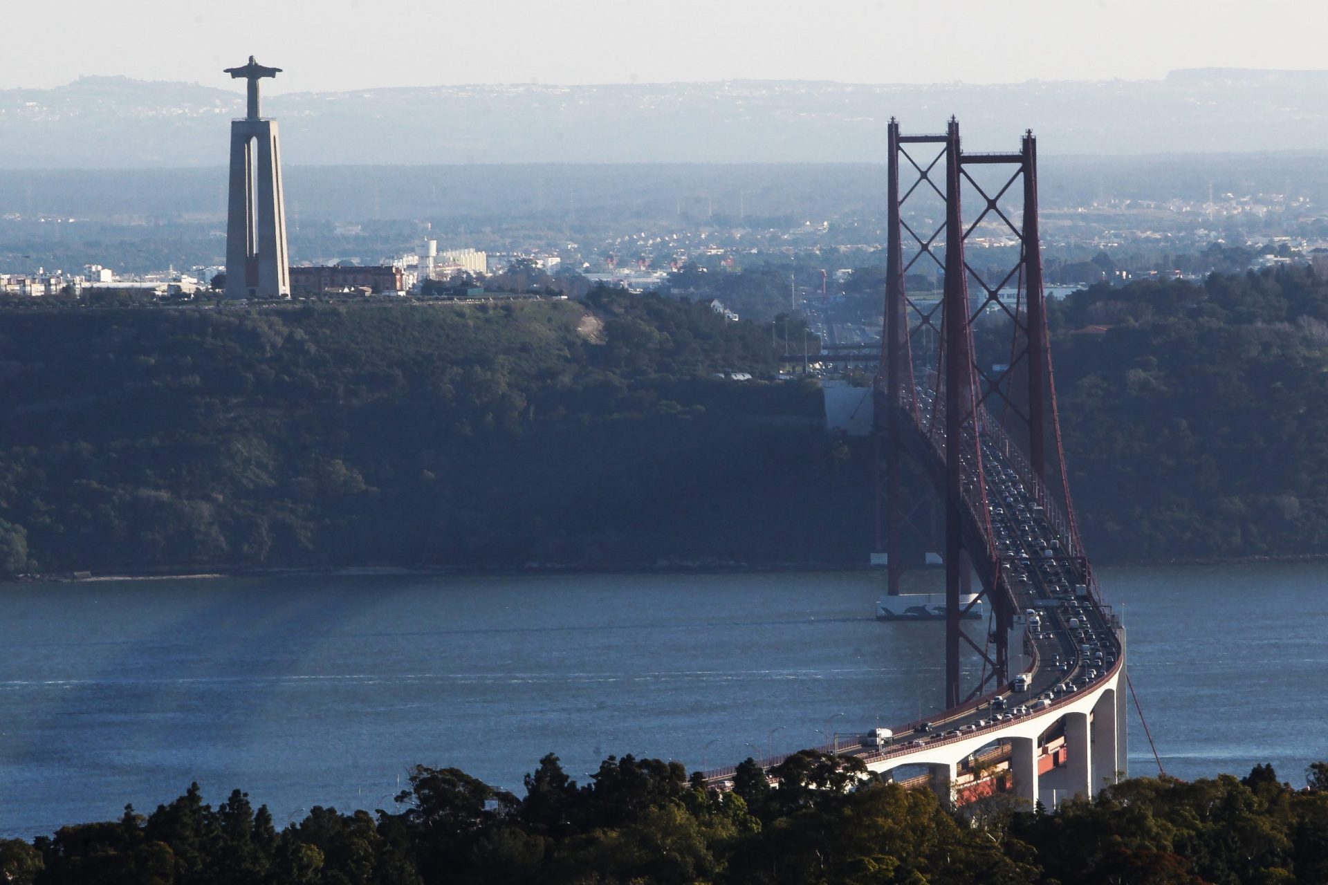 Ciclista percorre ponte 25 de Abril… mas por engano