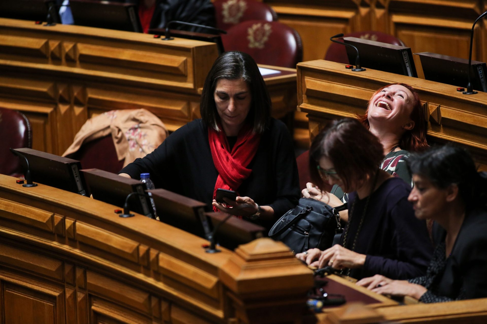 PS diz que é altura de devolver “recato e serenidade” às Forças Armadas