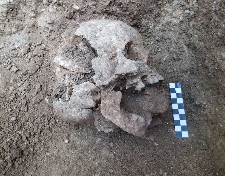 Descoberta &#8216;criança vampira&#8217; com 1550 anos em cemitério italiano