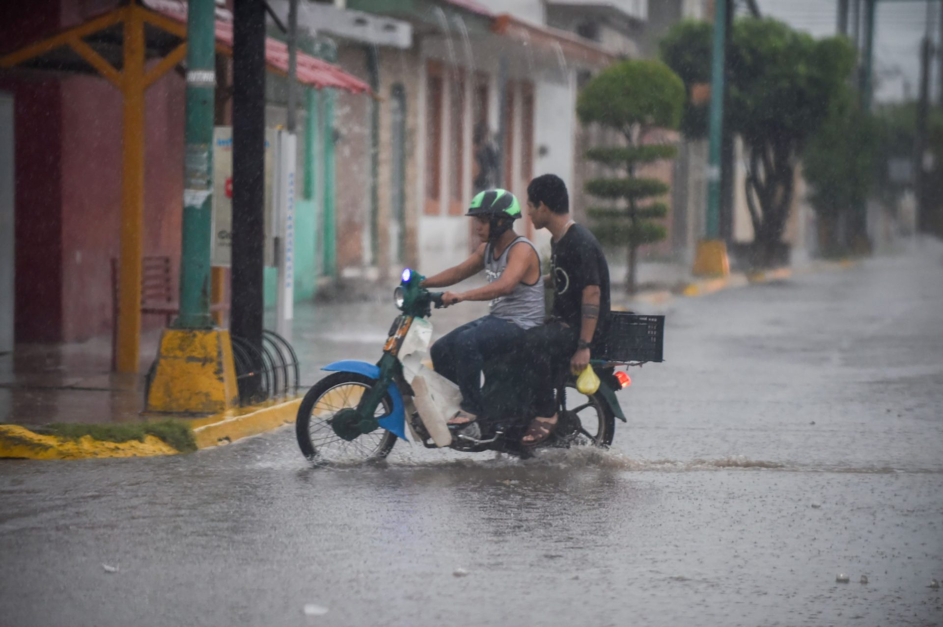 México. Apagões de energia devido ao furracão WIlla dificultam avaliação de danos