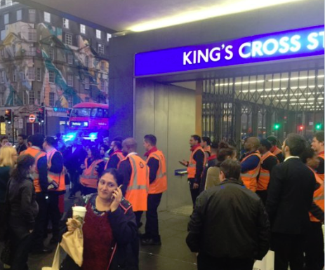 Estação de metro em Londres evacuada devido a incêndio