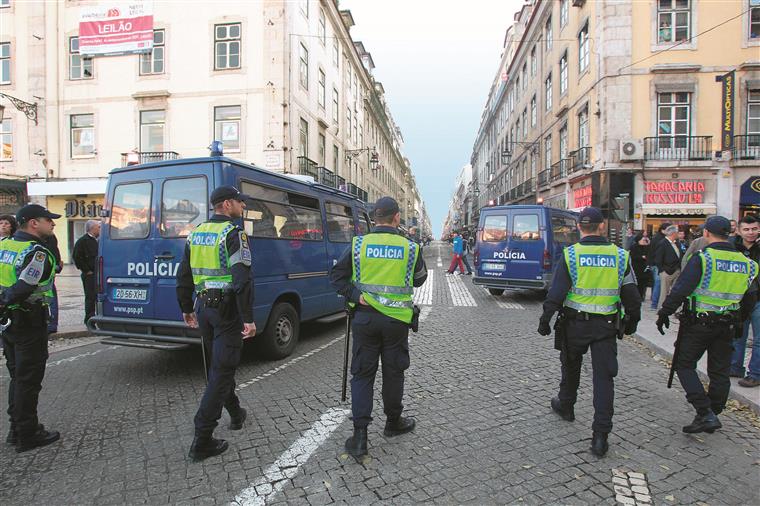 PSP, GNR, SEF e guardas prisionais em protesto