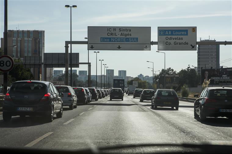 Trânsito complicado em Lisboa em véspera de feriado