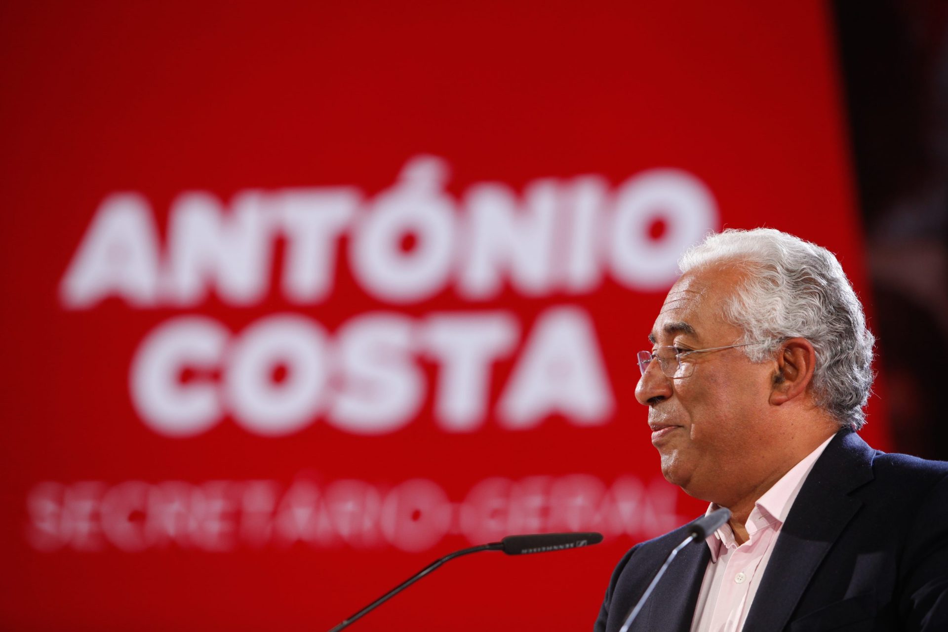 António Costa mantém confiança no ministro da Defesa