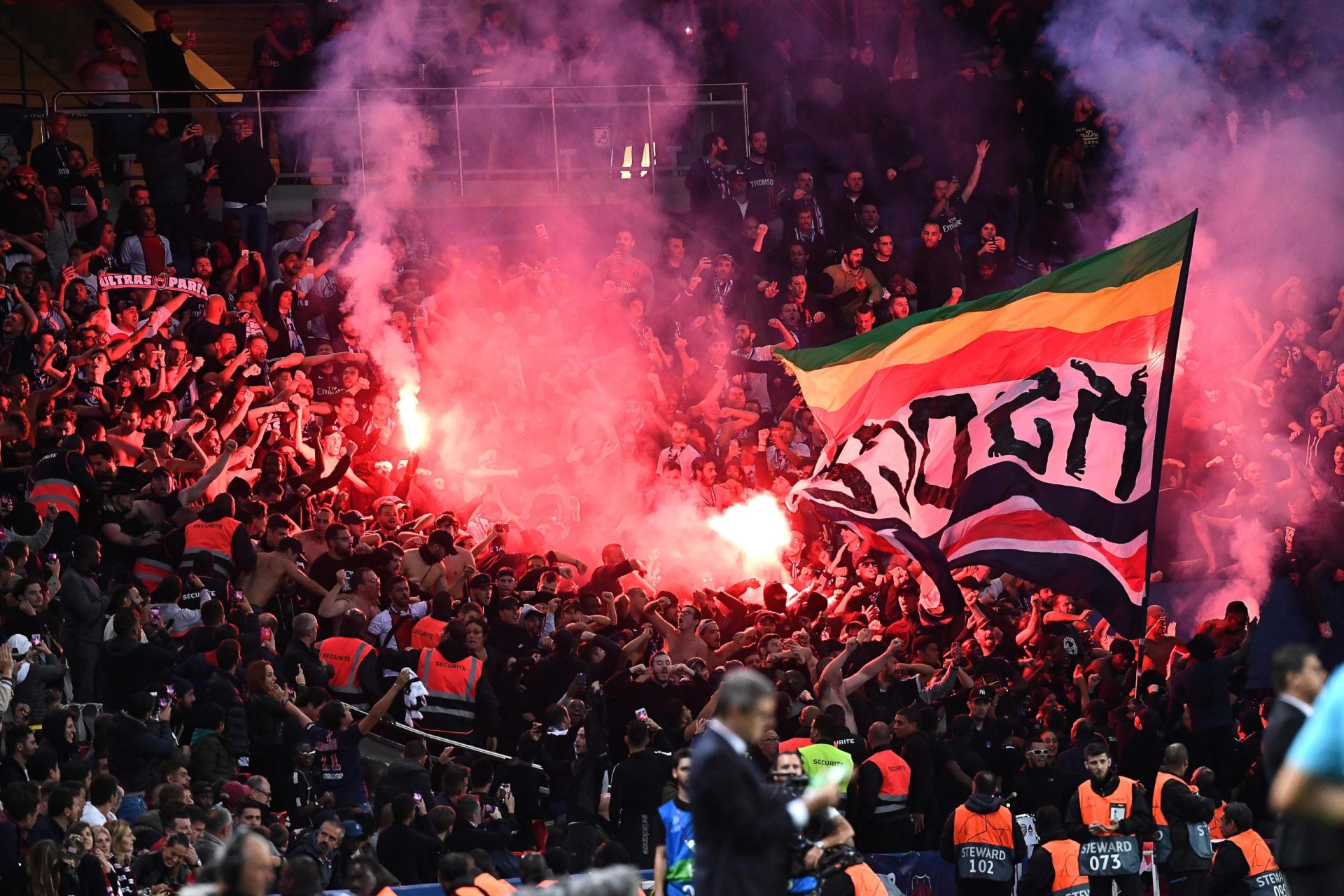 30 adeptos do Paris Saint-Germain banidos do estádio por um ano