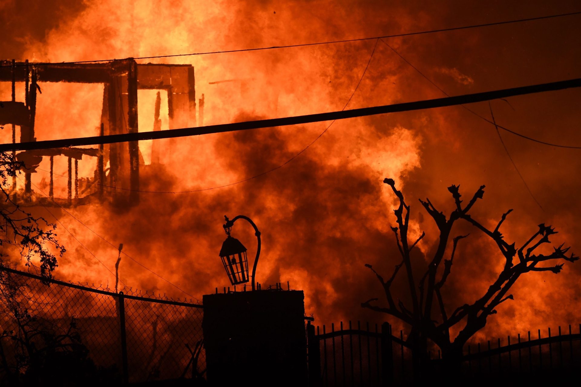 Sobe para 31 o número de mortos no incêndio da Califórnia