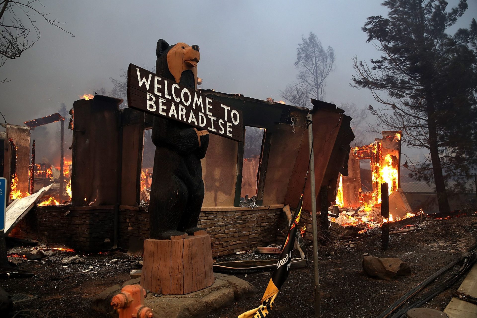 Incêndios da Califórnia já mataram 44 pessoas. Centenas continuam desaparecidas