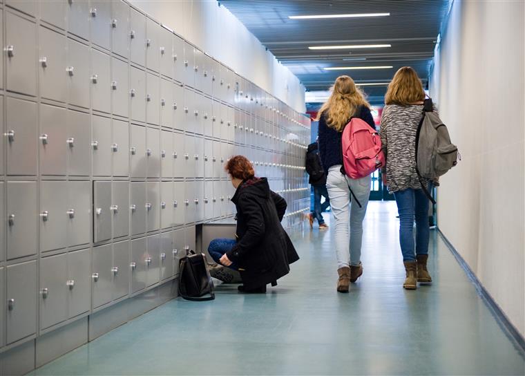 Passes para estudantes em risco devido a dívida do Estado