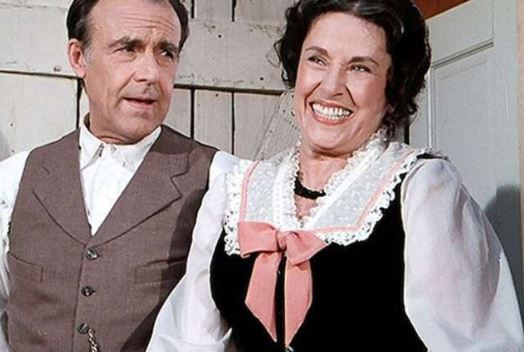 Morreu a atriz Katherine MacGregor, a Harriet Oleson de “Uma Casa na Pradaria”