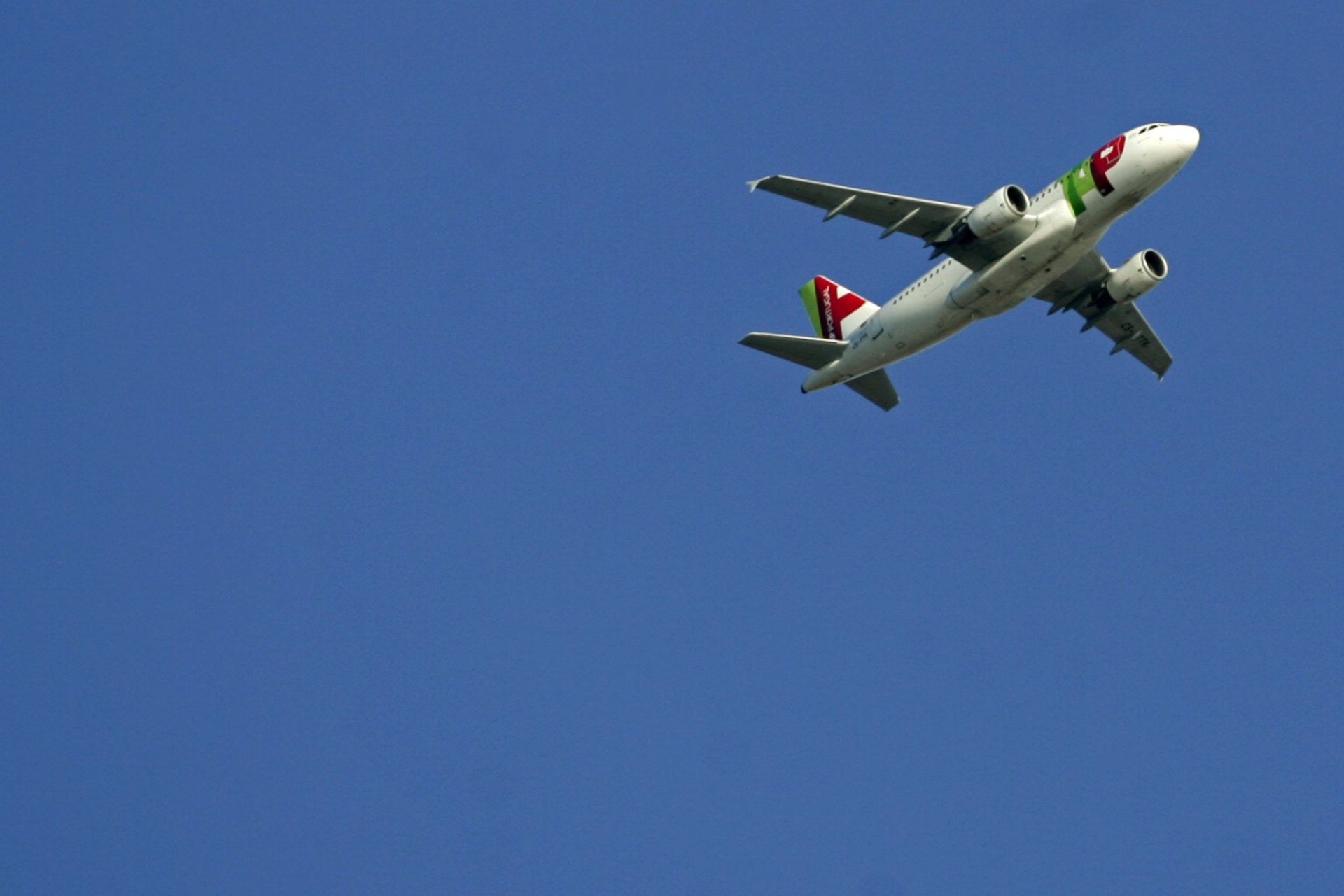 Avião da TAP regressa a Portugal por questões de segurança