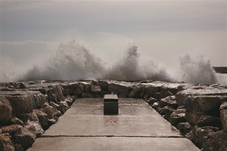 Madeira pode ter ondas a chegar aos 11 metros este fim de semana