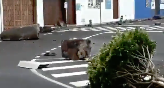 Tenerife. Ondas gigantes causam danos em prédios | VÍDEO