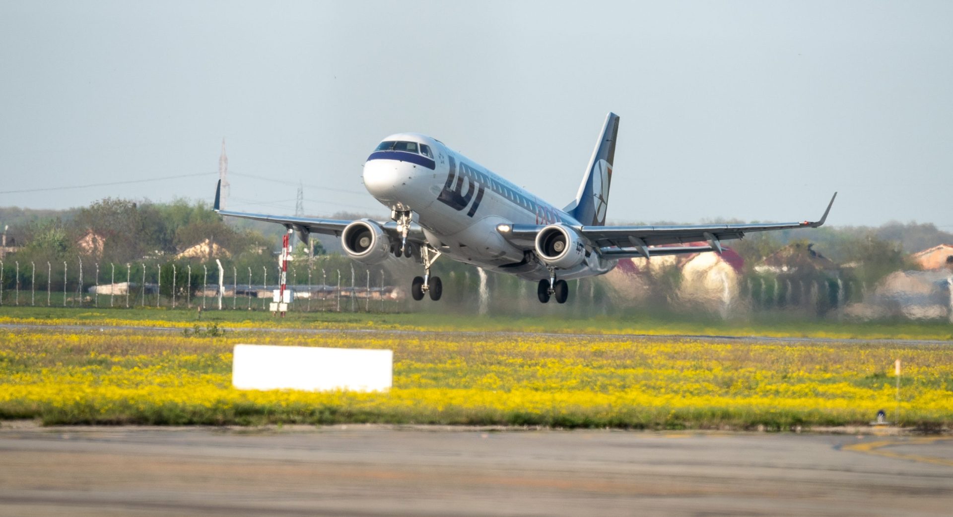 Passageiros foram forçados pela companhia aérea a pagar mecânico