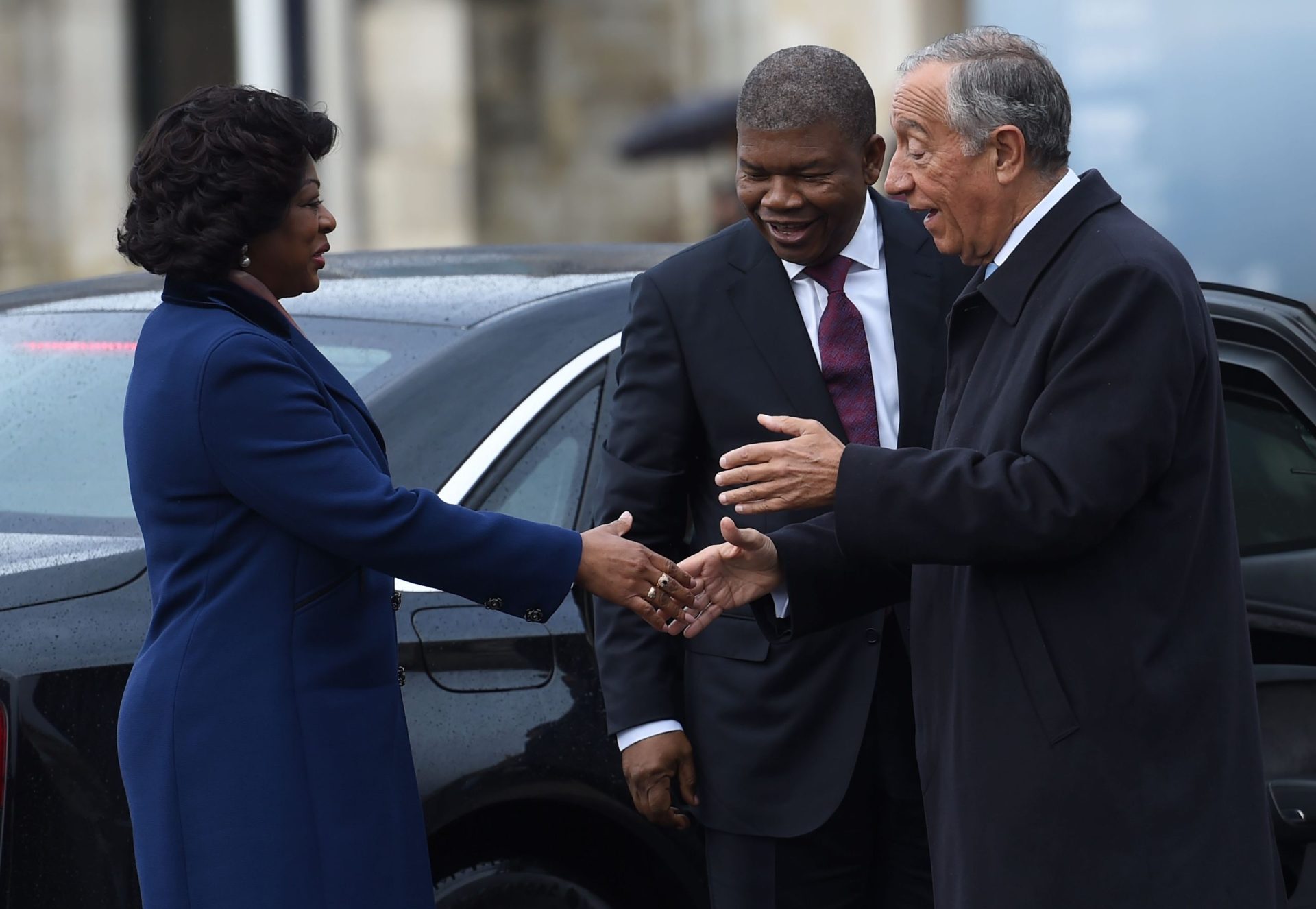 Marcelo recebe João Lourenço à porta dos Jerónimos