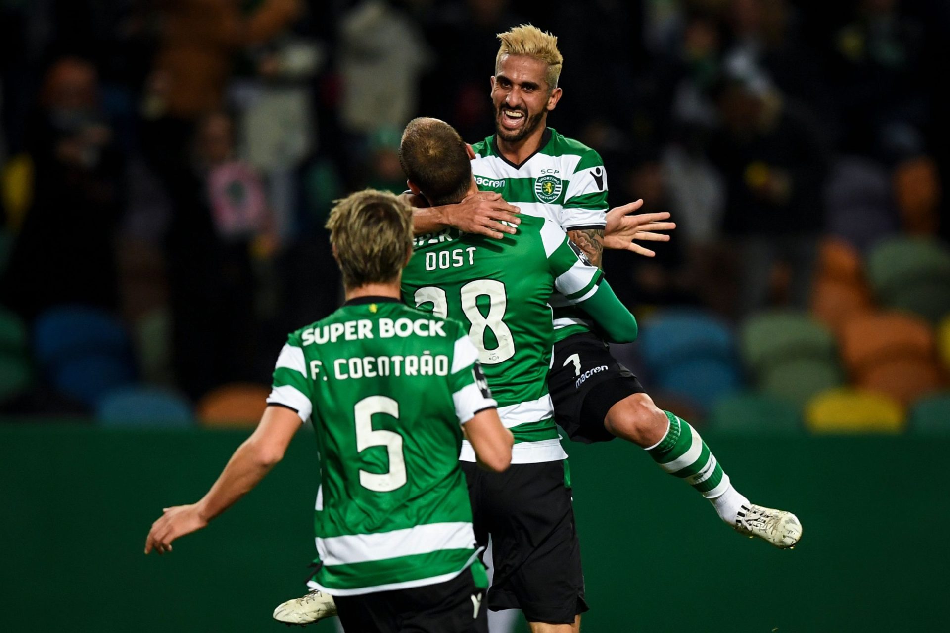 Hat-trick de Bas Dost coloca leão na liderança, pelo menos até amanhã