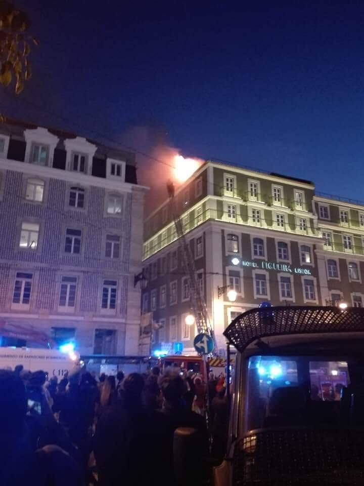 Lisboa. Incêndio obriga a a evacuar hotel na Praça da Figueira