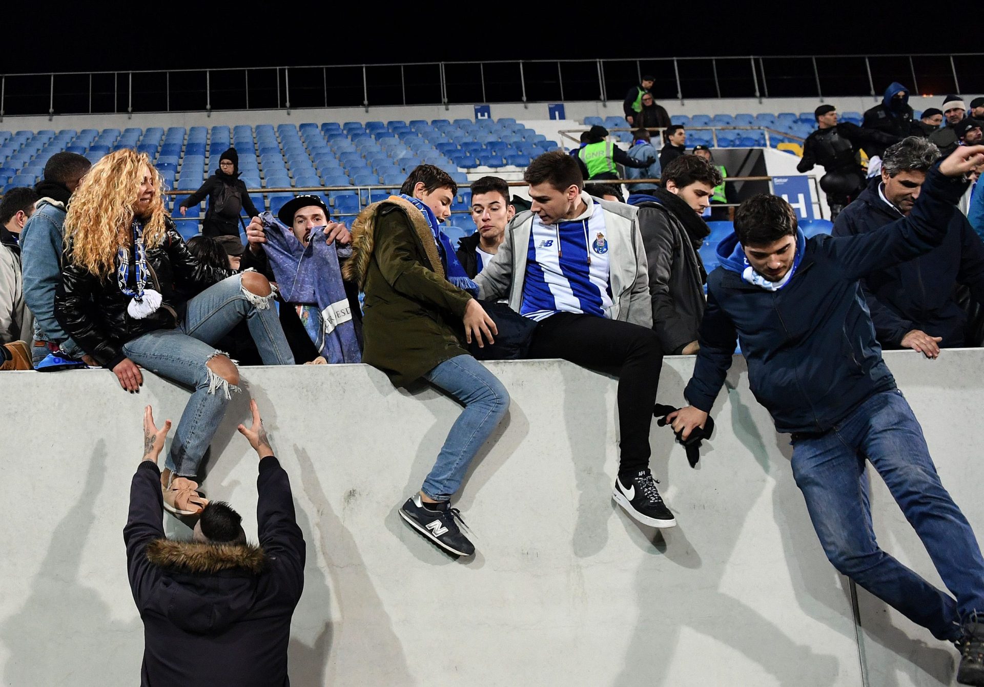 Liga confirma data e hora para segunda parte do Estoril-FC Porto