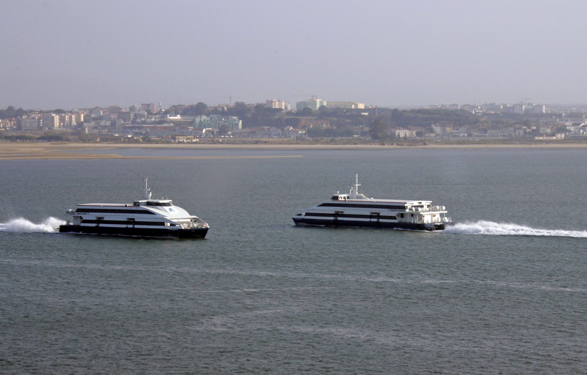 Chuva. Interrompido transporte fluvial entre Barreiro e Lisboa