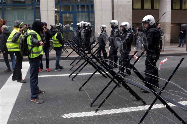 França. Governo acredita que menos ‘coletes amarelos’ pode representar fim do protesto