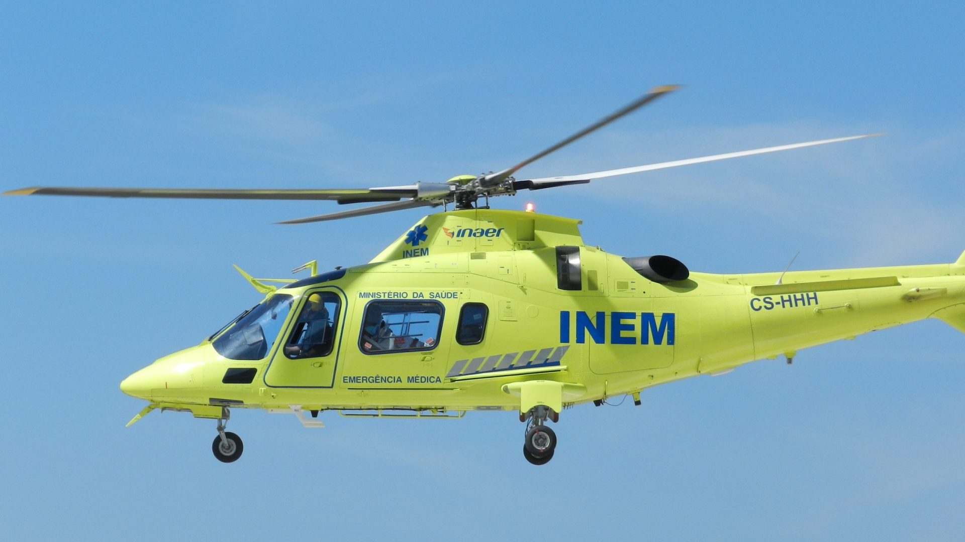 Investigação ameaçada por populares que recolheram destroços do helicóptero do INEM