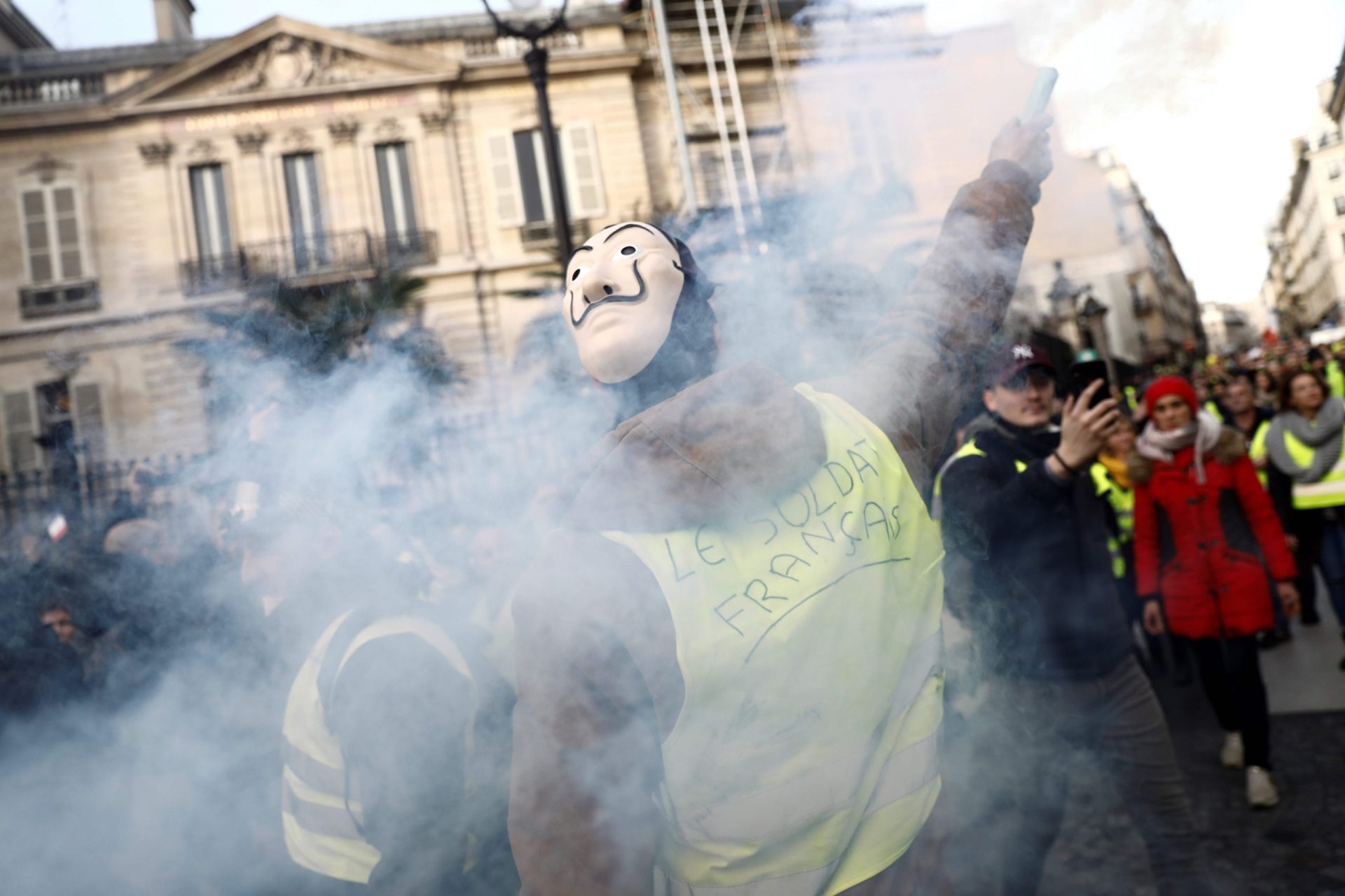 França. Sobe para 10 o número de vítimas mortais relacionadas com os protestos dos coletes amarelos