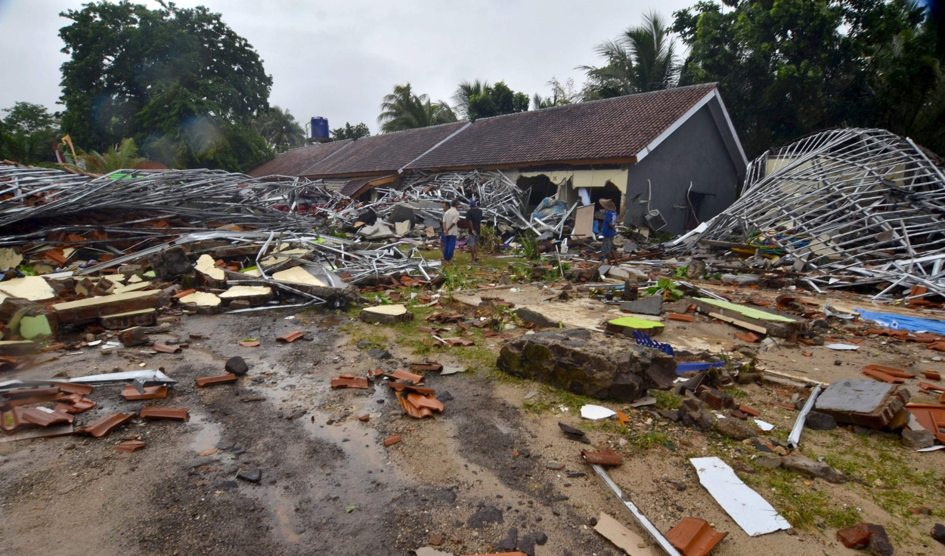 Autoridades indonésias confundiram tsunami com uma maré crescente