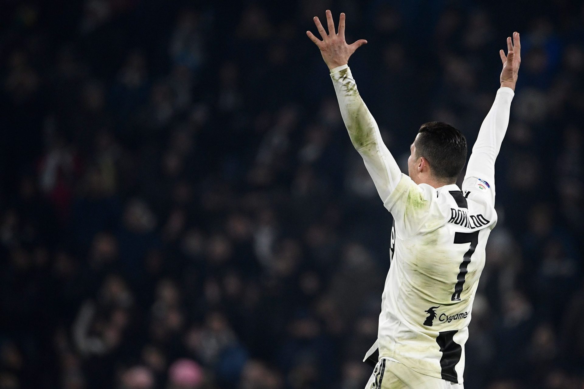 Liga italiana. Cristiano Ronaldo saltou do banco para evitar primeiro desaire da Juventus