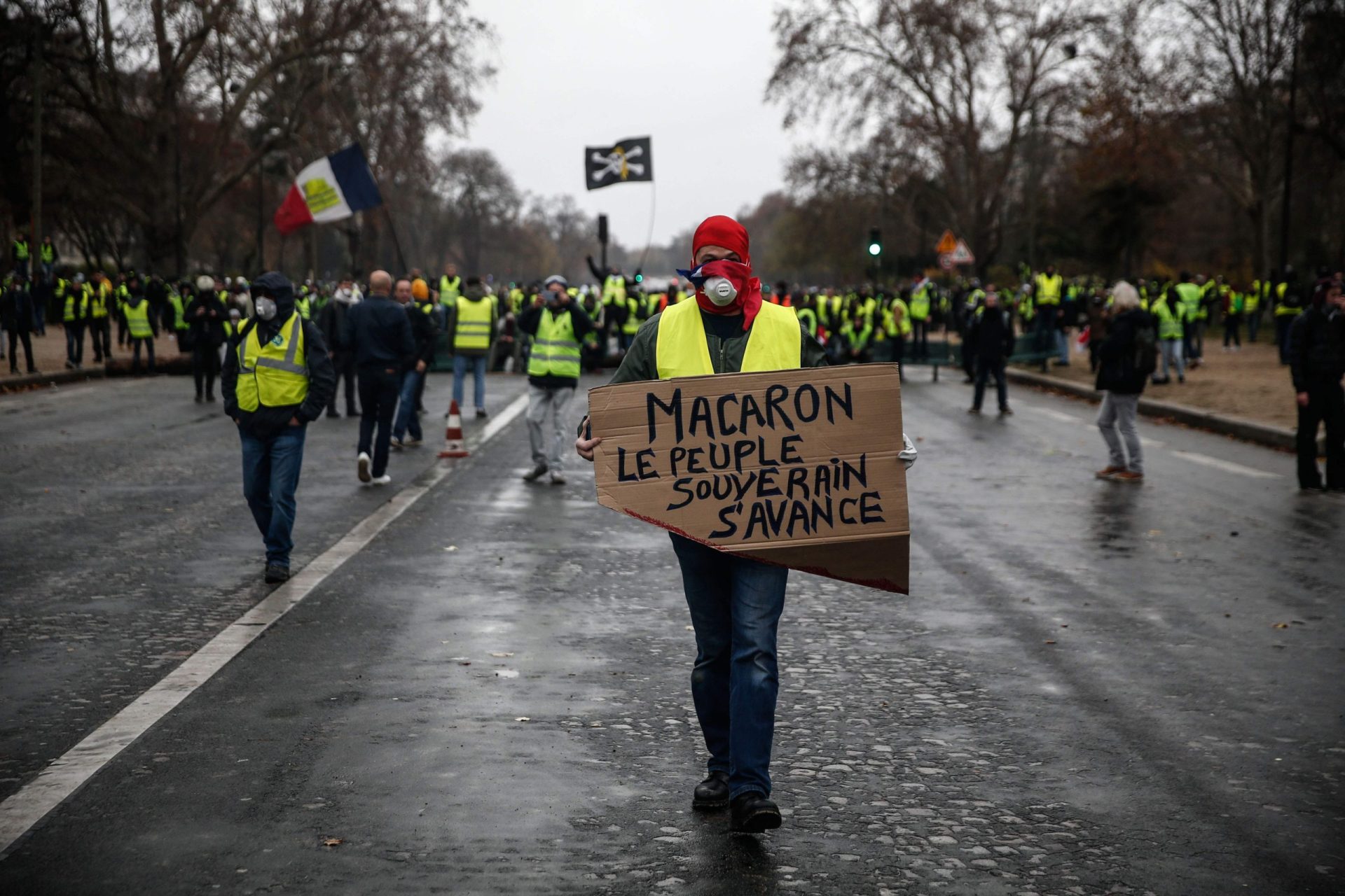 Coletes Amarelos protestam em Paris | Fotogaleria