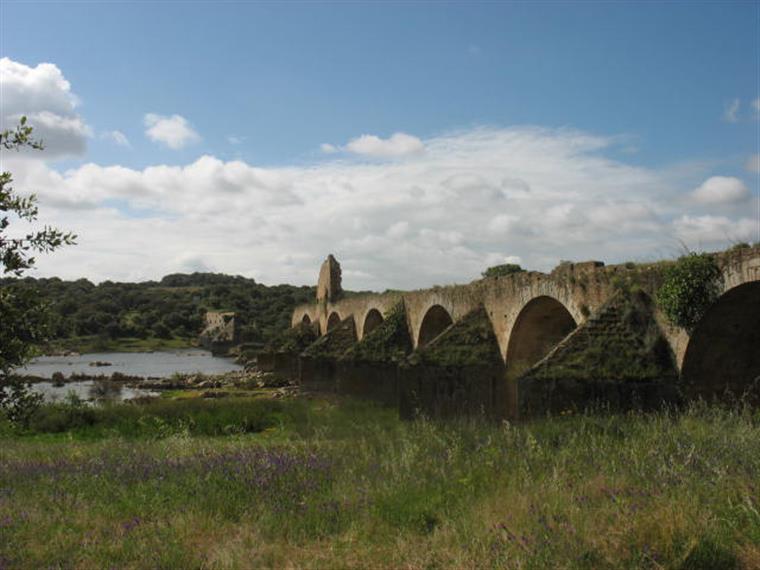 Foram suspensas as buscas pelo veículo que terá caído ao rio Guadiana