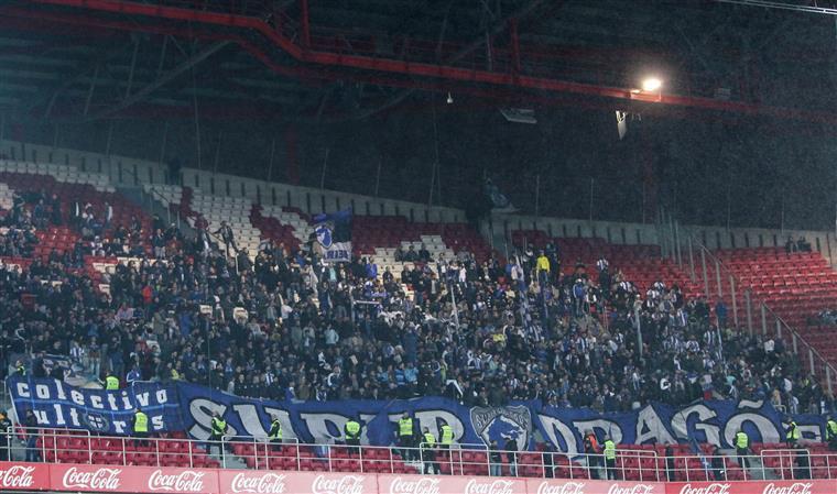 Benfica apresenta queixa contra adeptos do FC Porto