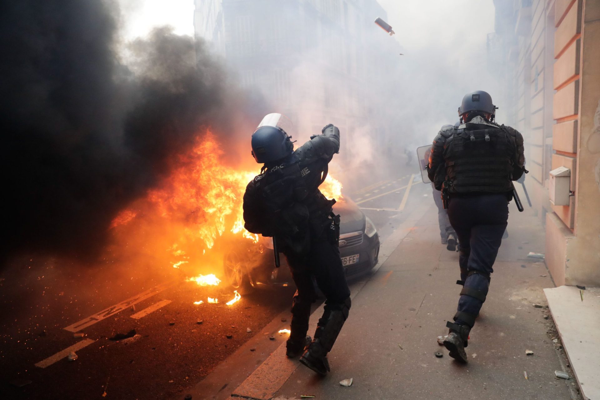 Paris. Confrontos entre manifestantes e polícias fazem 30 feridos