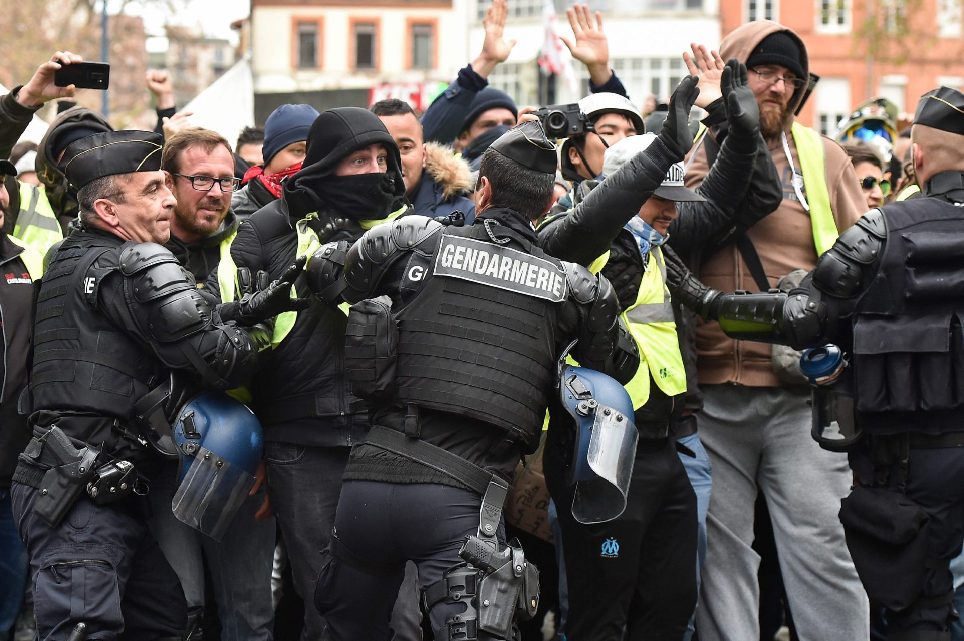 Coletes amarelos. Mais de 700 pessoas detidas