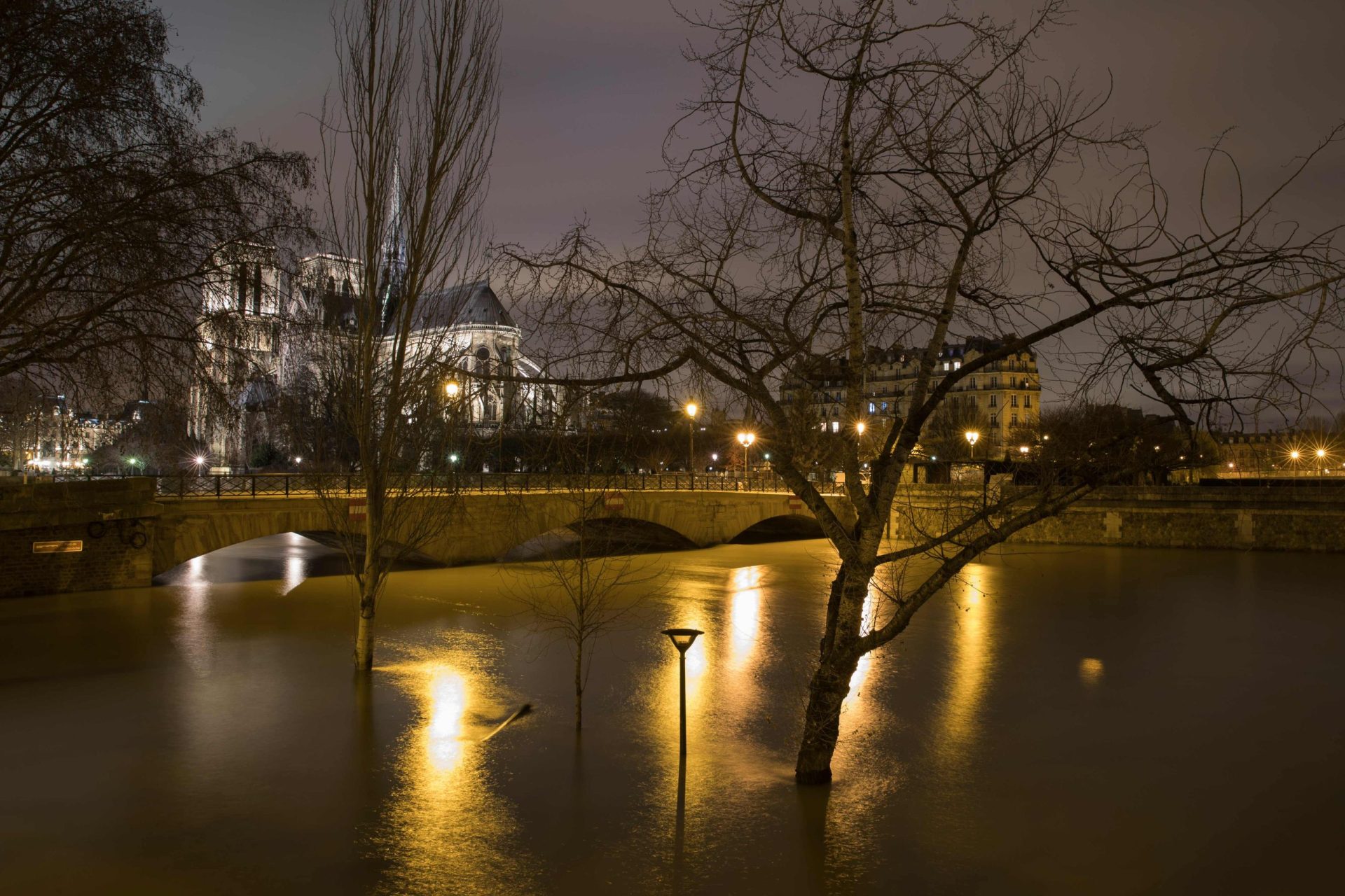 Paris. Subida das águas do rio Sena ultrapassou o máximo previsto