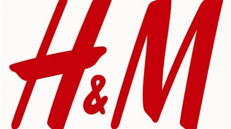 H&M retira meias do mercado devido a queixas de clientes que afirmam ver nelas a palavra ‘Alá’