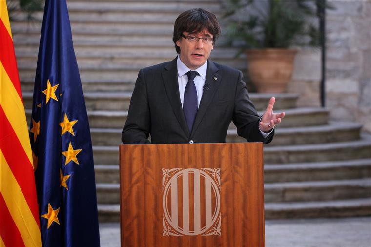 Puigdemont: Independentistas presos “já não são presos políticos, são reféns”